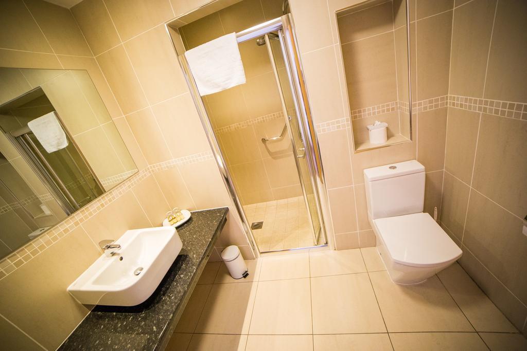 Curran Court Hotel Larne Bagian luar foto